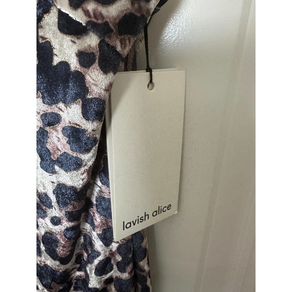 Lavish Alice ANIMAL PRINT LONG SLEEVE VELVET DRESS - Picture 6 of 11